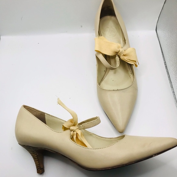 Tory Burch Shoes - Tory Burch Cream Pointed-Toe Bow Dress Pump
